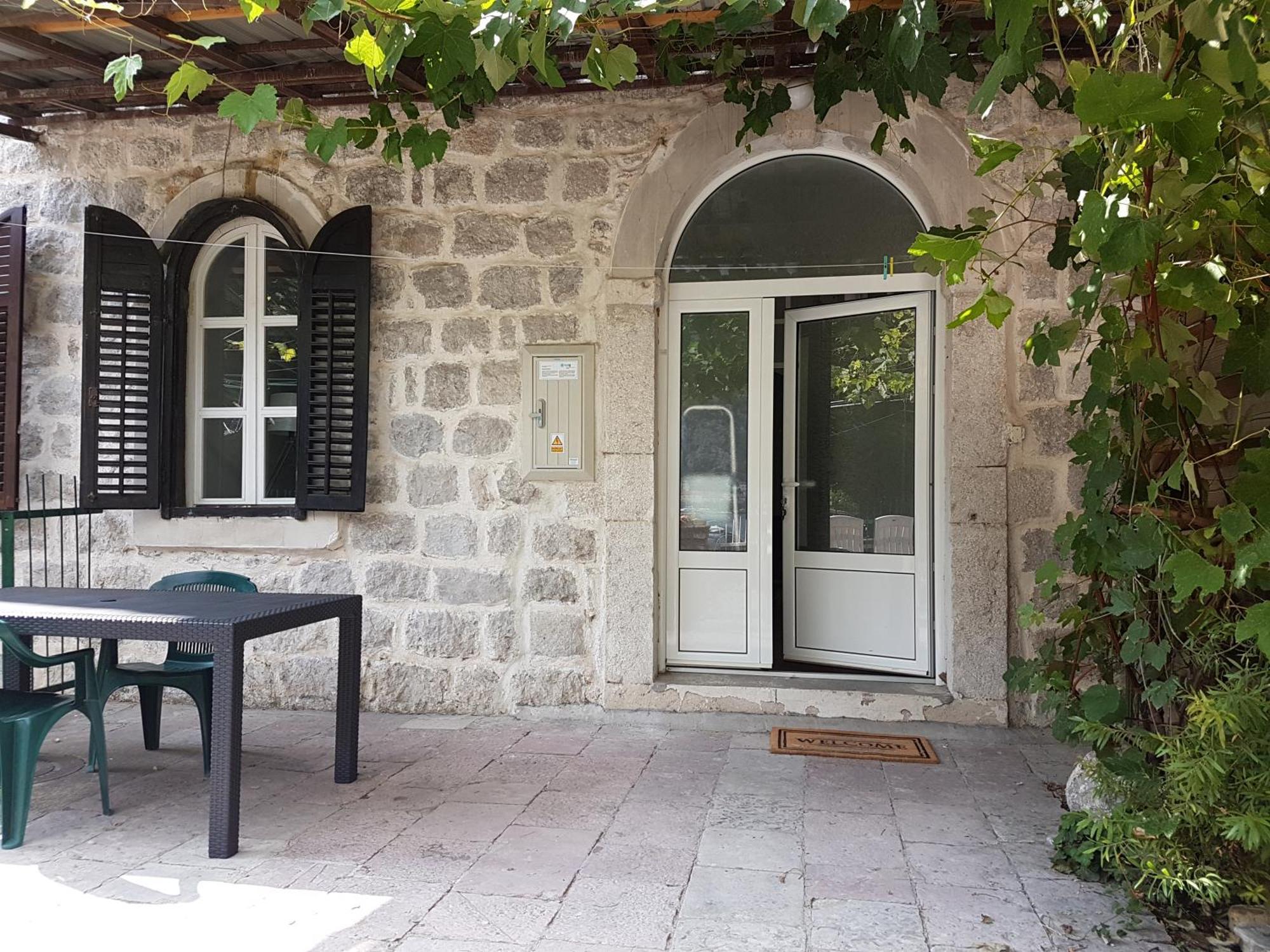 Apartment Mimosa Kotor Exterior photo